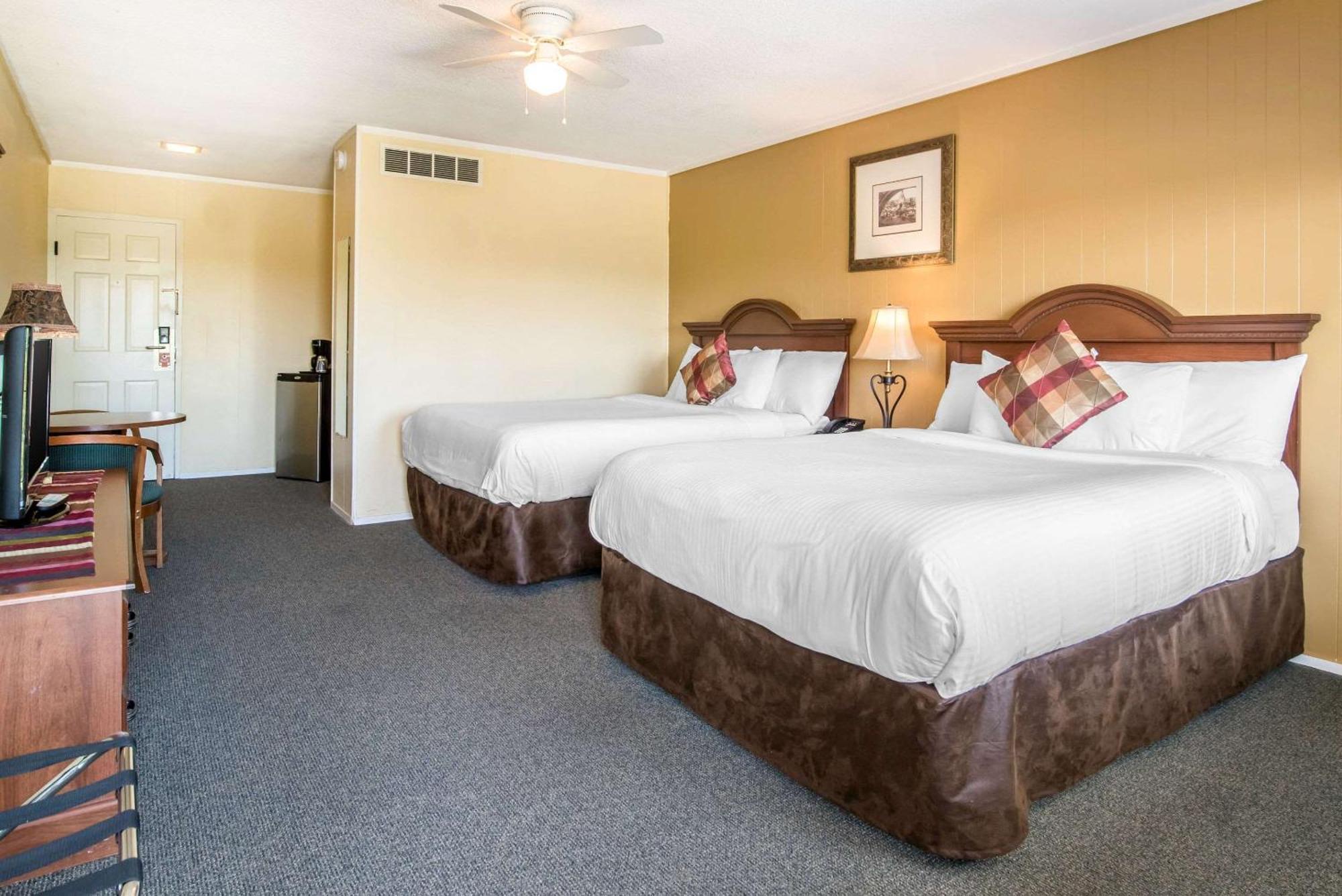 Tiltonlodge Inn & Suites Exterior photo