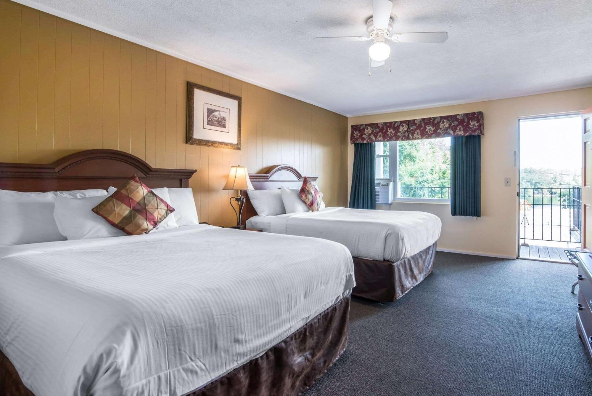 Tiltonlodge Inn & Suites Exterior photo