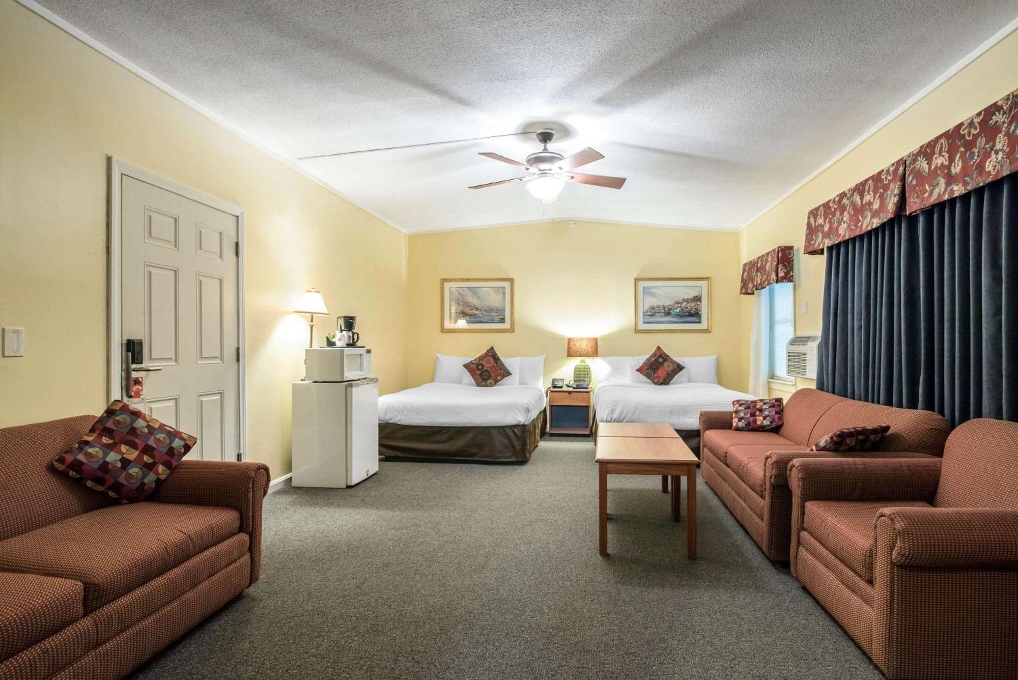 Tiltonlodge Inn & Suites Exterior photo